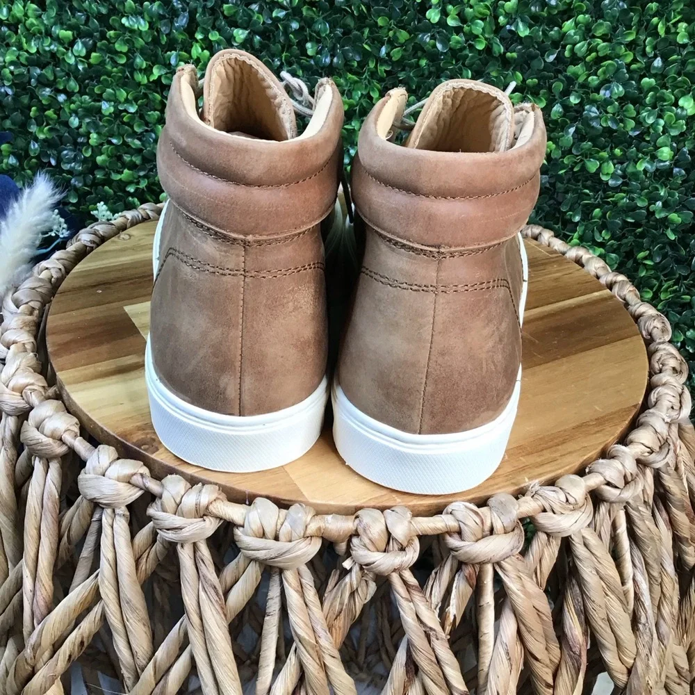 New in‎ box Nisolo Tobacco color Chukka Boots everyday mid top sneaker Leather